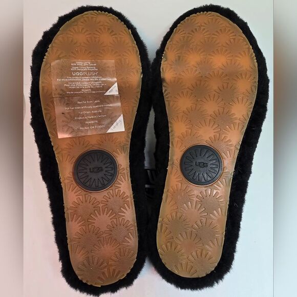 NWT UGG Black Fluffy Slides 8 - Picture 7 of 7